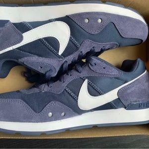 Nike Venture Runner - New - 9.5